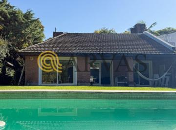 Casa de 4 ambientes, San Isidro · Casa de 3 Dorm en Beccar - Jardín - Quincho - Pileta - Amueblada
