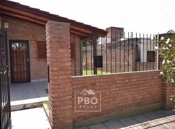 Casa · 89m² · 2 Dormitorios · Casa Venta Cosquin 2 Dorm. Hermoso Parque Amplia Asador