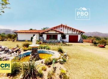 Casa · 240m² · 3 Dormitorios · 1 Cochera · Casa Venta Exclusiva Valle Hermoso 3 Dorm Parque 12809 m² Inversion