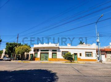 Casa · 207m² · 3 Ambientes · 2 Cocheras · Venta Casa de 3 Ambientes | Local Comercial | Terraza | Quincho | Cochera | Patio