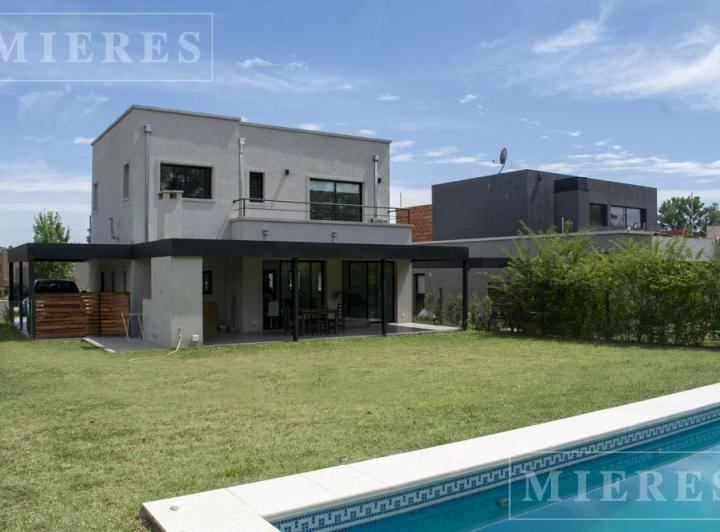 Casa · 147m² · 4 Ambientes · 1 Cochera