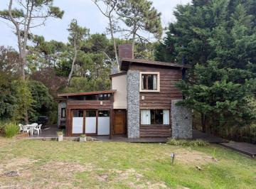 Casa · 144m² · 3 Dormitorios · Cabañana Turistica en Venta en Mar Azul