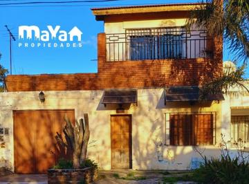 Casa · 110m² · 2 Ambientes · 1 Cochera · Casa en Venta a Reciclar - Capello Al 1000