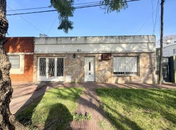 Casa · 167m² · 3 Dormitorios · 1 Cochera · Casa en Venta Rosario, Alberdi.