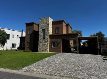 Casa · 200m² · 6 Ambientes · 2 Cocheras · Casa en Venta en El Catón a La Laguna