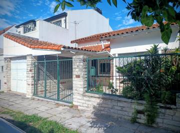 Casa · 169m² · 4 Ambientes · 2 Cocheras · Casa Sobre Lote 10 X 30 a Reciclar Excelente Zona 1 Planta
