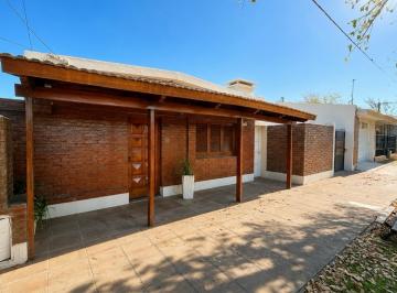 Casa · 95m² · 4 Ambientes · Venta/ Permuta - Casa de Dos Dorm., con Quincho y Jardín - Cañada de Gómez, Santa Fe