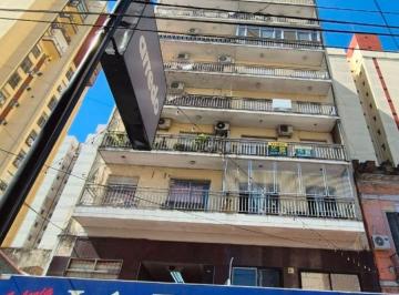 Edificio de 4 ambientes, Quilmes · Departamento Moreno 634 Quilmes. Excelente y Amplio Pleno Centro, 4 Ambientes Al Frente.