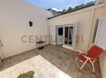 Oficina comercial · 185m² · 2 Dormitorios · San Martin, Calle 27 y de Los Inmigrantes Verónica Casa + Dos Locales a La Venta en Veronica