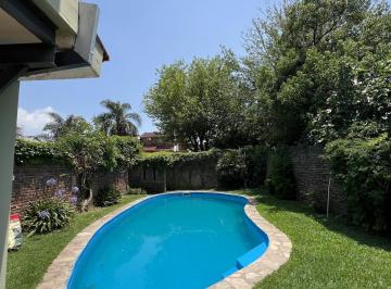 Casa · 255m² · 6 Ambientes · 2 Cocheras · Impecble Chalet de 6 Amb con Jardin y Pileta!