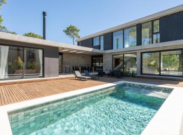 Casa · 236m² · 5 Ambientes · 1 Cochera · Casa en Venta Pinamar Alamos
