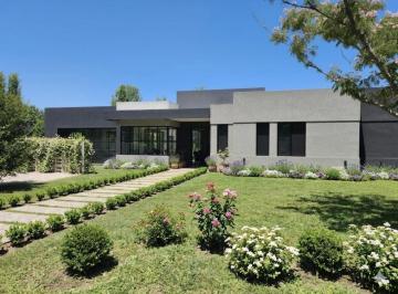 Casa · 177m² · 5 Ambientes · 4 Cocheras · Casa en Lomas de San Francisco