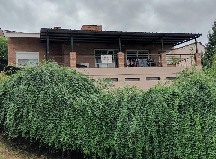 Casa · 140m² · 4 Ambientes · 1 Cochera