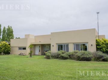 Casa · 156m² · 4 Ambientes · Lindisima Casa en Venta con Vista Al Lago en Chacras de La Cruz