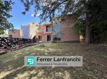 Casa · 134m² · 5 Ambientes · 1 Cochera · Duplex en Venta 3 Dorm. Barrio Las Rosas Apto Credito
