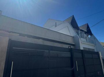 Casa de 5 ambientes, Villa Real · Casa Cinco Ambientes en Venta en Refaccion a Estrenar