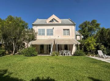 Casa de 9 ambientes, San Isidro · Casa C/ Excelente Jardín - Bajo de San Isidro - 4 Dorm - Play - Jardín - Pileta - Parrilla