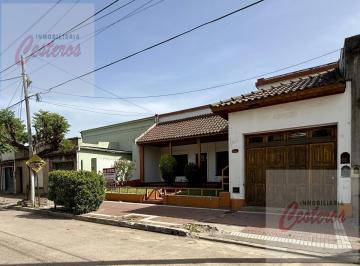 Casa · 140m² · 6 Ambientes · 1 Cochera · Chalet en Calle Mitre 444, a m de Basavilbaso, Cañuelas