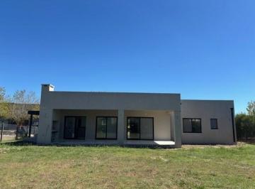 Casa · 160m² · 1 Cochera · Casa en Venta en El Cantón Golf, El Cantón, Escobar