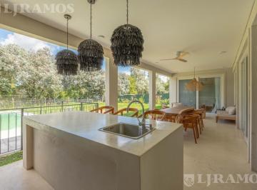 Casa · 300m² · 7 Ambientes · 4 Cocheras · Venta - Casa en Pilará - Tilbury - 5 Dorm. - con Finaciación