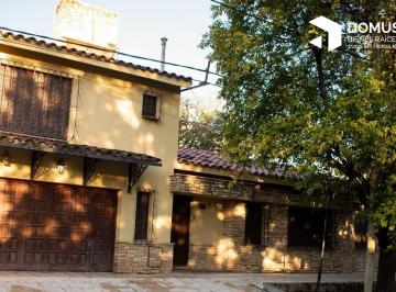 Casa · 220m² · 5 Dormitorios · 1 Cochera · Venta Casa en Tres Cerritos, Los Tarcos Al 100.