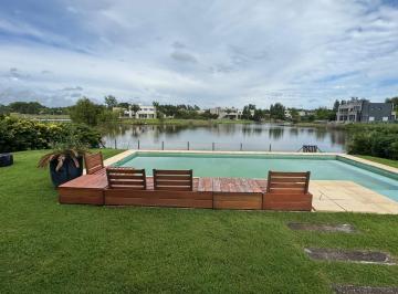 Casa · 820m² · 5 Ambientes · Increible Casa a Laguna en Venta en El Canton Islas