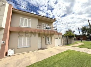 Casa · 154m² · 8 Ambientes · 1 Cochera · Casa 3 Dorm. en Barrio Cibelli - Venado Tuerto