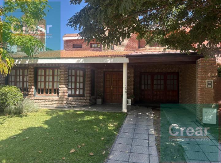 Casa · 299m² · 7 Ambientes · 2 Cocheras