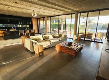 Casa · 440m² · 5 Ambientes · 1 Cochera · Casa en Venta Barrio Santa Catalina Villanueva Al Rio