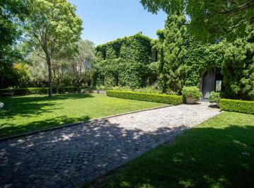 Casa · 450m² · 6 Ambientes · 3 Cocheras · Casa de 6 Ambientes en Venta en Tortugas Country Club