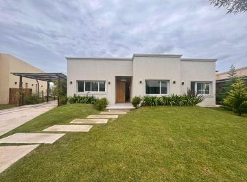Casa de 4 ambientes, Pilar · Casa en Venta Tres Dorm en Una Planta