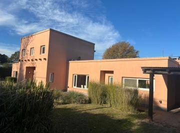 Casa · 2000m² · 5 Ambientes · 2 Cocheras · Excelente Casa en Venta en Azul
