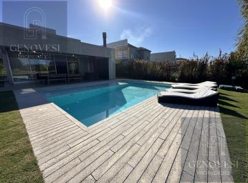 Casa · 390m² · 8 Ambientes · 2 Cocheras · Casa en El Golf, Nordelta