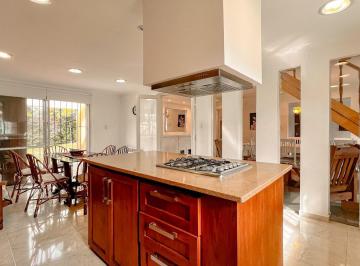 Casa · 130m² · 9 Ambientes · 2 Cocheras · Venta Casa Sobre 3 Lotes 1518 m² Totales Los Acantilados Mar del Plata