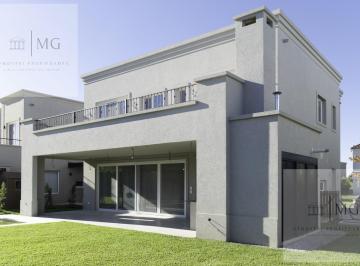 Casa · 274m² · 8 Ambientes · 2 Cocheras · Casa en Venta - Barrio Las Tipas Nordelta