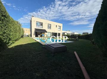 Casa · 166m² · 4 Ambientes · 3 Cocheras · Casa en Venta en Canning Barrio Privado Los Talas