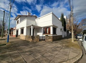 Casa · 143m² · 3 Ambientes · 1 Cochera · Venta Casa 3 Ambientes con Jardín y Galería, Zona Pompeya - Mar del Plata