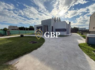 Casa · 143m² · 4 Ambientes · 4 Cocheras · Casa en Venta en Canning Barrio Privado Los Talas