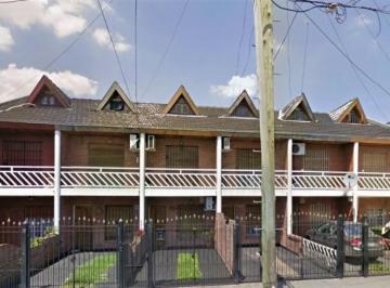 Departamento · 65m² · 4 Ambientes · Triplex 4 Ambientes en Moron con Entrada de Auto!