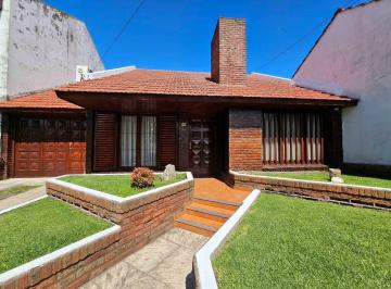 Casa · 144m² · 4 Ambientes · 2 Cocheras · Venta Casa 4 Ambientes Lote de 341 m² Apto Crédito Punta Mogotes Mar del Plata