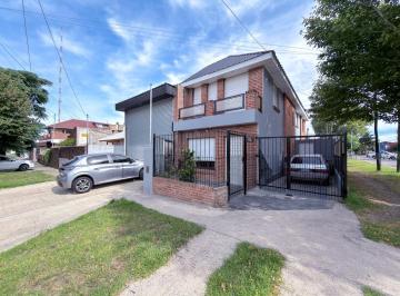 Casa · 192m² · 4 Ambientes · 3 Cocheras · Venta - Casa 4 Ambientes con Galpon