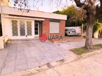 Casa · 121m² · 4 Ambientes · 2 Cocheras · Casa en Venta 3 Dorm. Bº Los Platanos