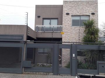 Casa · 250m² · 5 Ambientes · 2 Cocheras · Casa en Venta 4 Ambientes Libertad