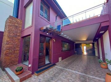Casa · 250m² · 4 Ambientes · 3 Cocheras · Casa en Venta 5 Ambientes Ituzaingo