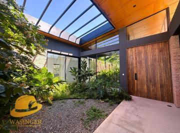 Casa · 253m² · 6 Ambientes · 2 Cocheras · Casa en Venta 6 Ambientes en La Providencia