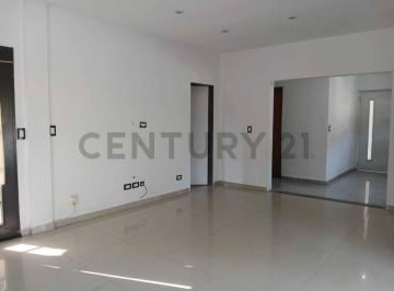 Casa · 66m² · 3 Ambientes · Venta Casa 3 Ambientes con Pileta y Garage