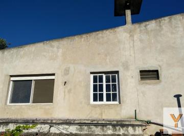 Casa · 120m² · 5 Ambientes · Casa en Venta - 4 Dorm. 2 Baños - Patio - 130 m² - Luis Guillon