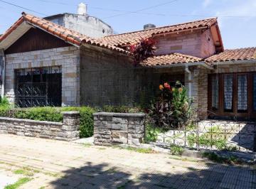 Casa · 170m² · 4 Ambientes · 2 Cocheras · Casa en Venta - 2 Dorm. 1 Baño - Ciudadela