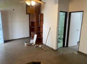 Casa · 80m² · 4 Ambientes · Casa en Venta - 3 Dorm. 1 Baño - Pergamino