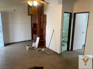 Casa · 80m² · 4 Ambientes · Casa en Venta - 3 Dorm. 1 Baño - Pergamino